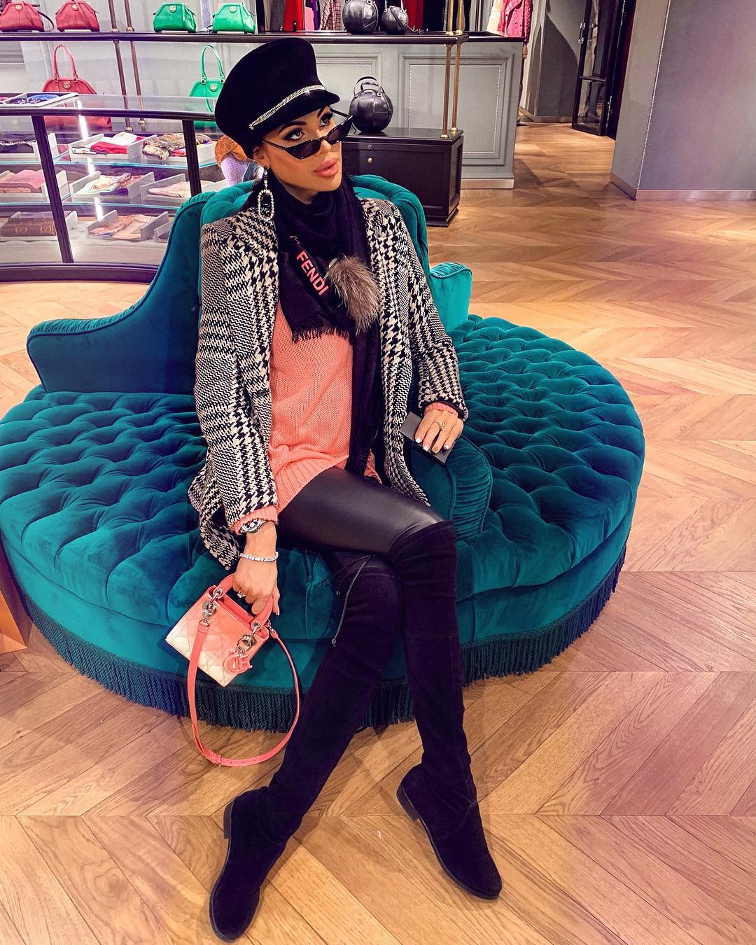 Образы дня. Наши, по одной фото Блогер Амели на сайте