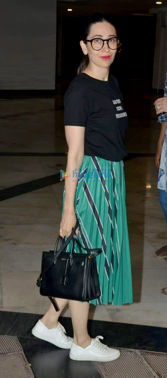Karisma-Kapoor-snapped-with-mom-Babita-Kapoor-at-Manish-Malhotras-residence-in-Bandra-5.jpg