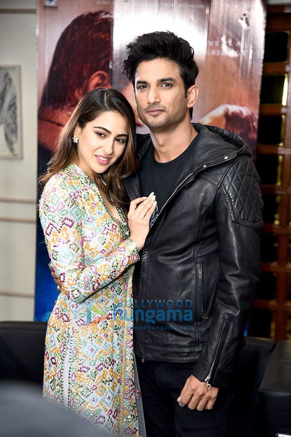 Sushant-Singh-Rajput-and-Sara-Ali-Khan-snapped-during-Kedarnath-promotions-in-Mumbai-1.jpg