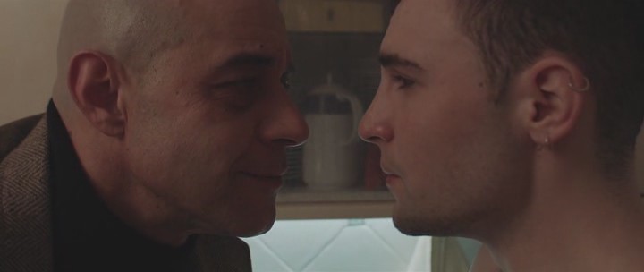 Bajo la rosa_HDRip.avi_snapshot_01.19.05_[2018.12.25_15.35.08].jpg