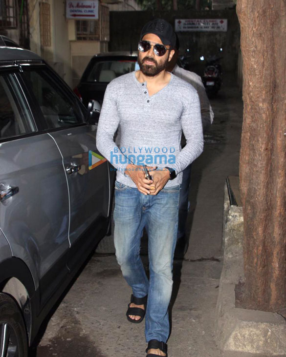 Emraan-Hashmi-spotted-in-Bandra-2-1.jpg