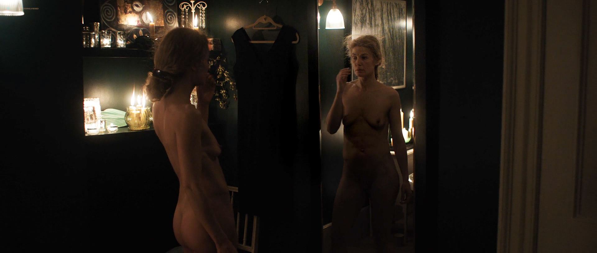 0025120923672_04_Rosamund-Pike-nude-full-frontal-A-Private-War-2018-HD-1080...