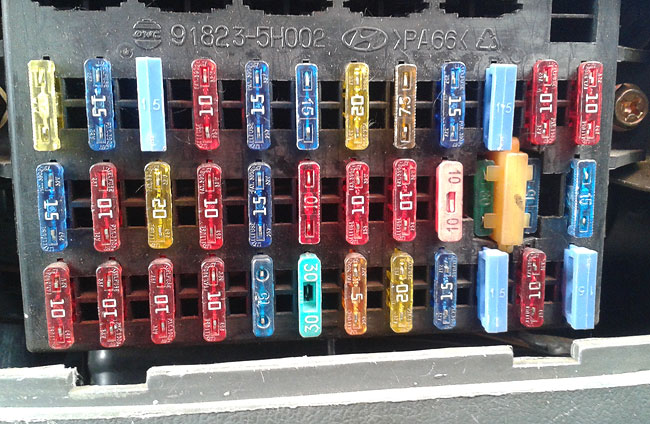 Предохранитель спидометра хендай 78. Hyundai 78 предохранители. Hyundai 78 предохранители. Хендай hd78 блок силовых предохранителей. Hyundai 78 предохранители.