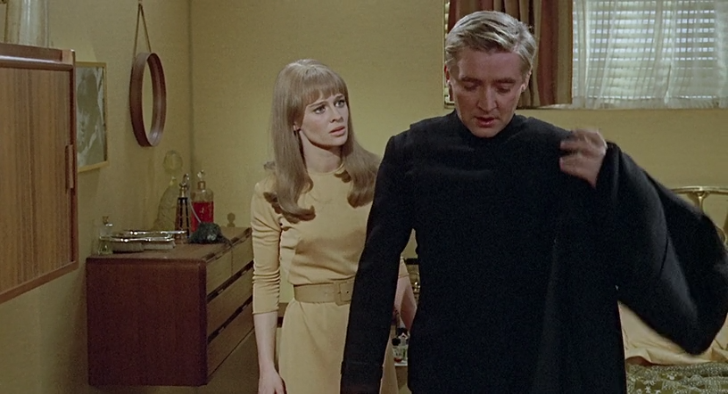 Fahrenheit_451_1966_MVO_ORT_Original_Eng_Sub_Rus_Eng.BDRip-AVC_by_Indigo-child.mkv_snapshot_01.16.51_[2019.04.04_21.30.4.png
