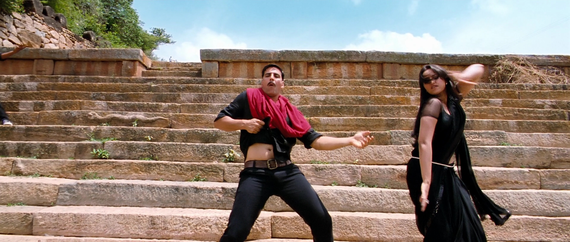 2012 - Rowdy Rathore -4- Dhadhang Dhang_ENG_1080p.mkv8753.jpg