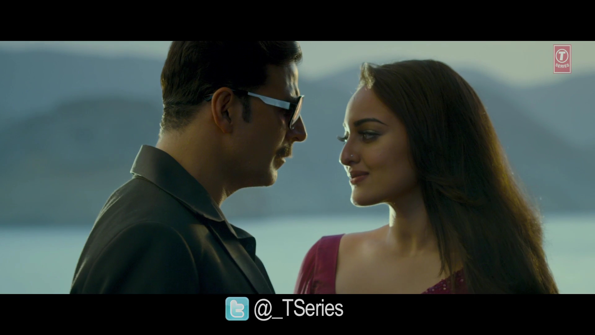 2013 - Once Upon a Time in Mumbai Dobaara! - Chugliyaan Song_1080_YT.mp411163.jpg