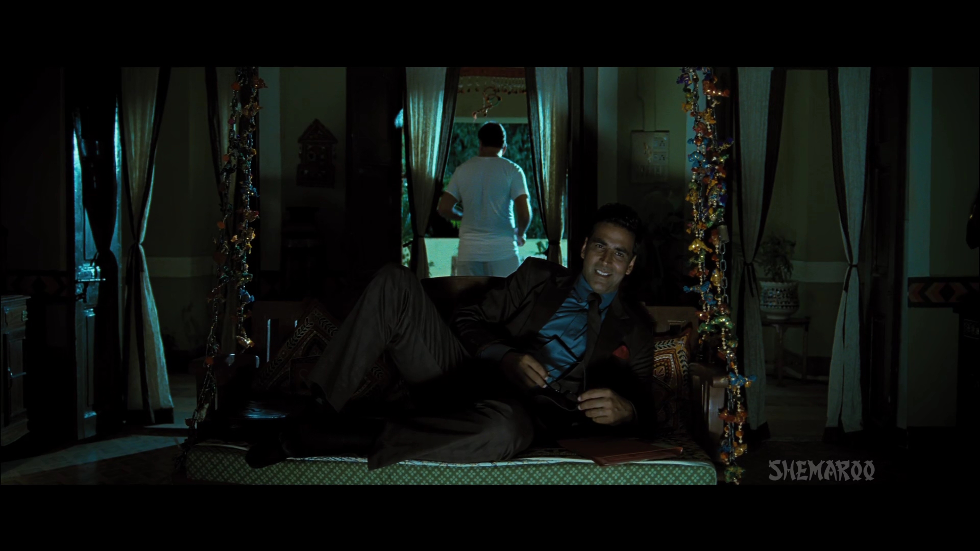 2012 - OMG -1- flute_1080p_sub.mkv6913.jpg