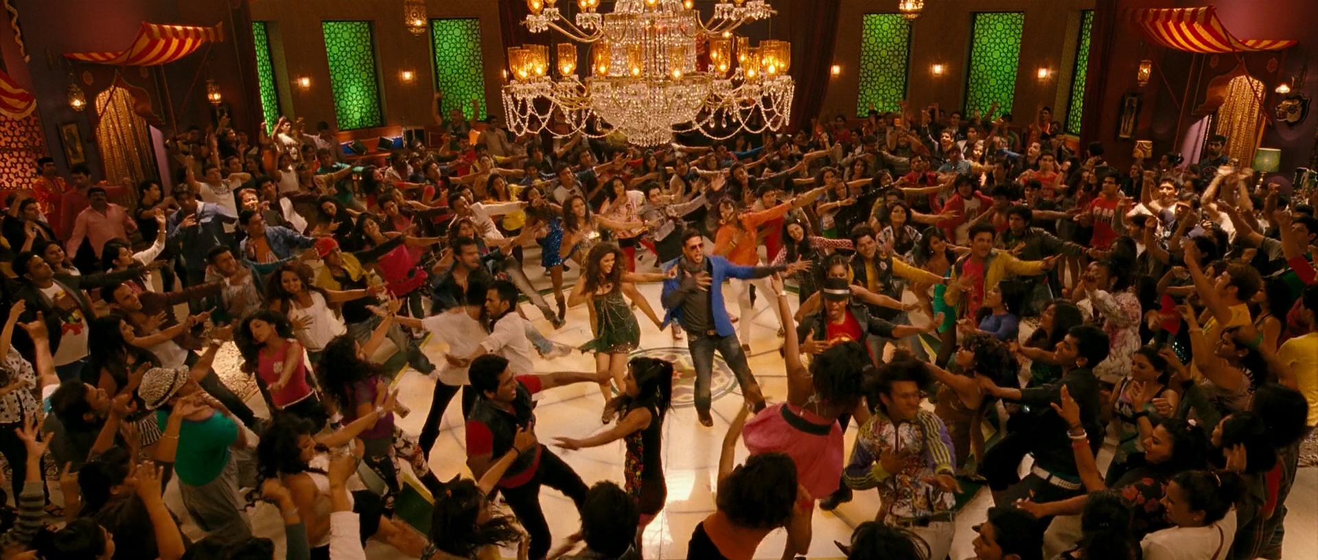 2012 - Khiladi 786 -6- Hookah Bar_1080p_sub.mkv6687.jpg