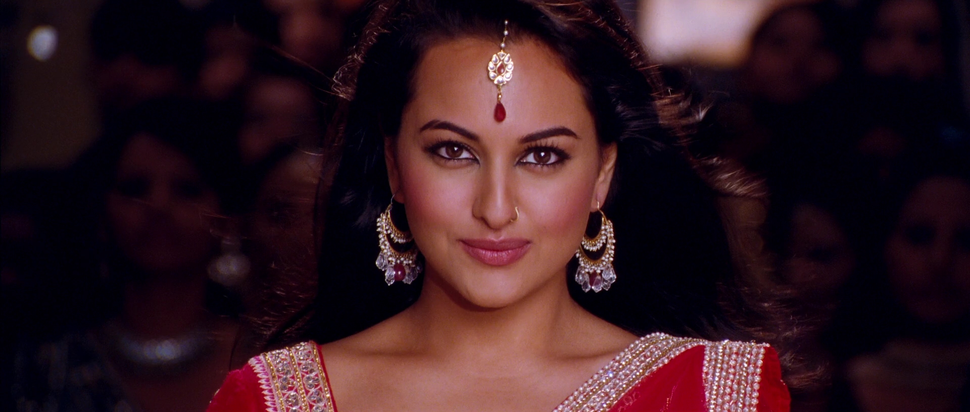 2012 - Rowdy Rathore -2- Chamak Challo Chel Chabeli_1080p_sub.mkv8183.jpg