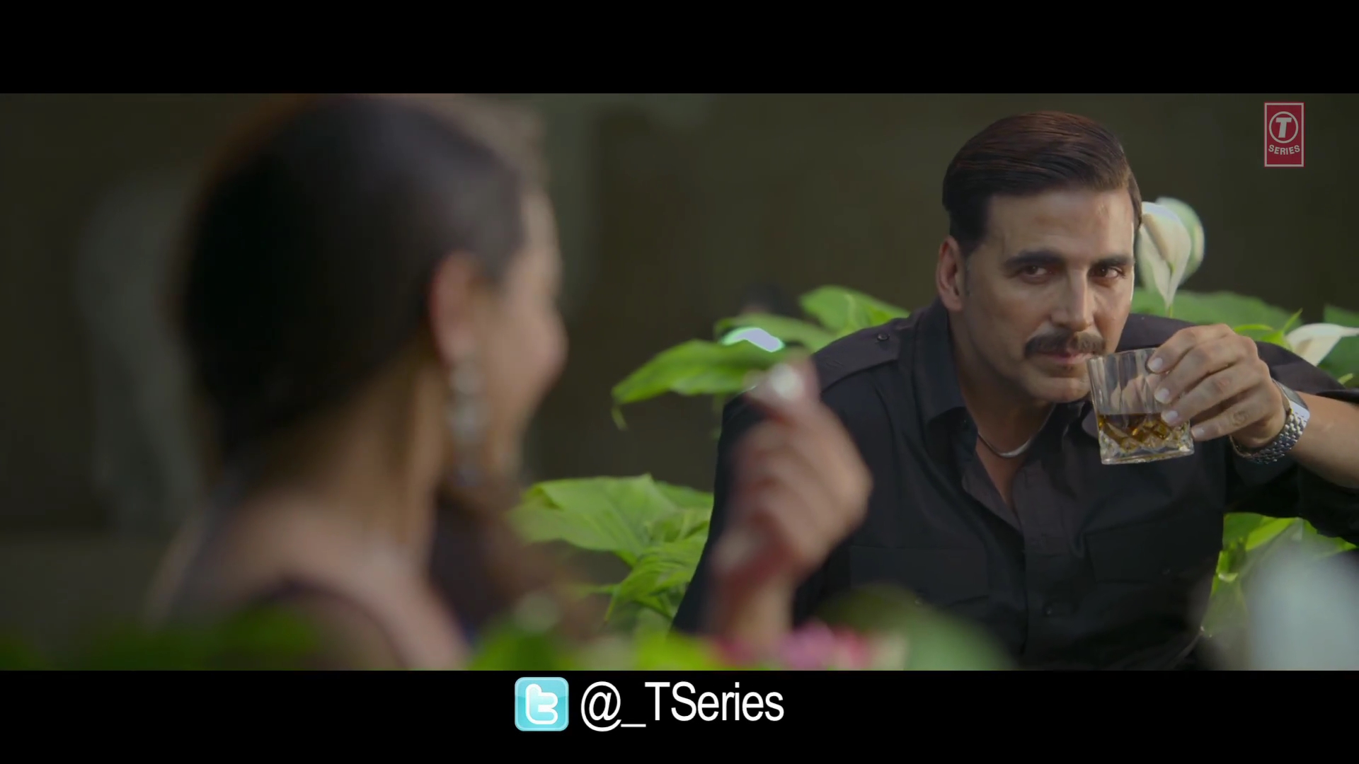 2013 - Once Upon a Time in Mumbai Dobaara! - Chugliyaan Song_1080_YT.mp411088.jpg