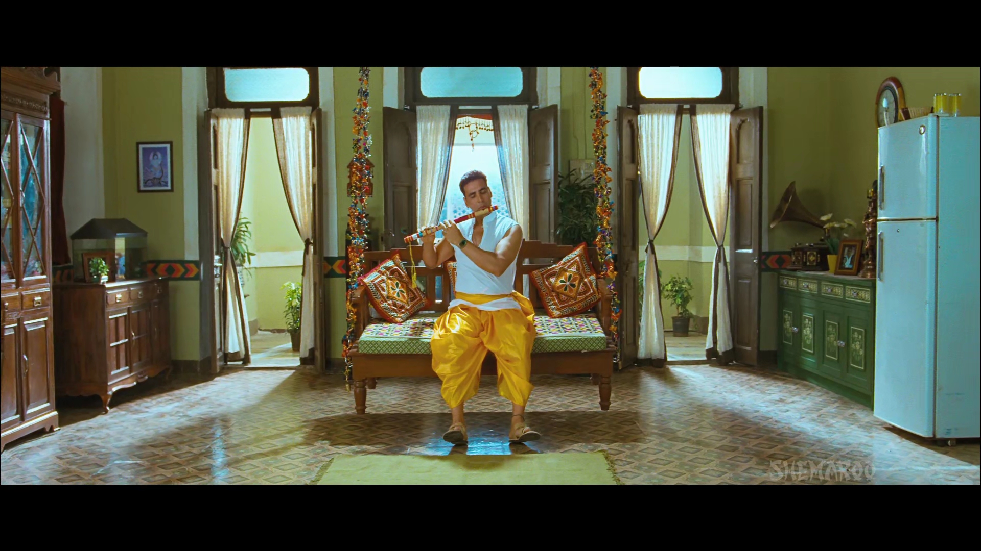 2012 - OMG -1- flute_1080p_sub.mkv6991.jpg