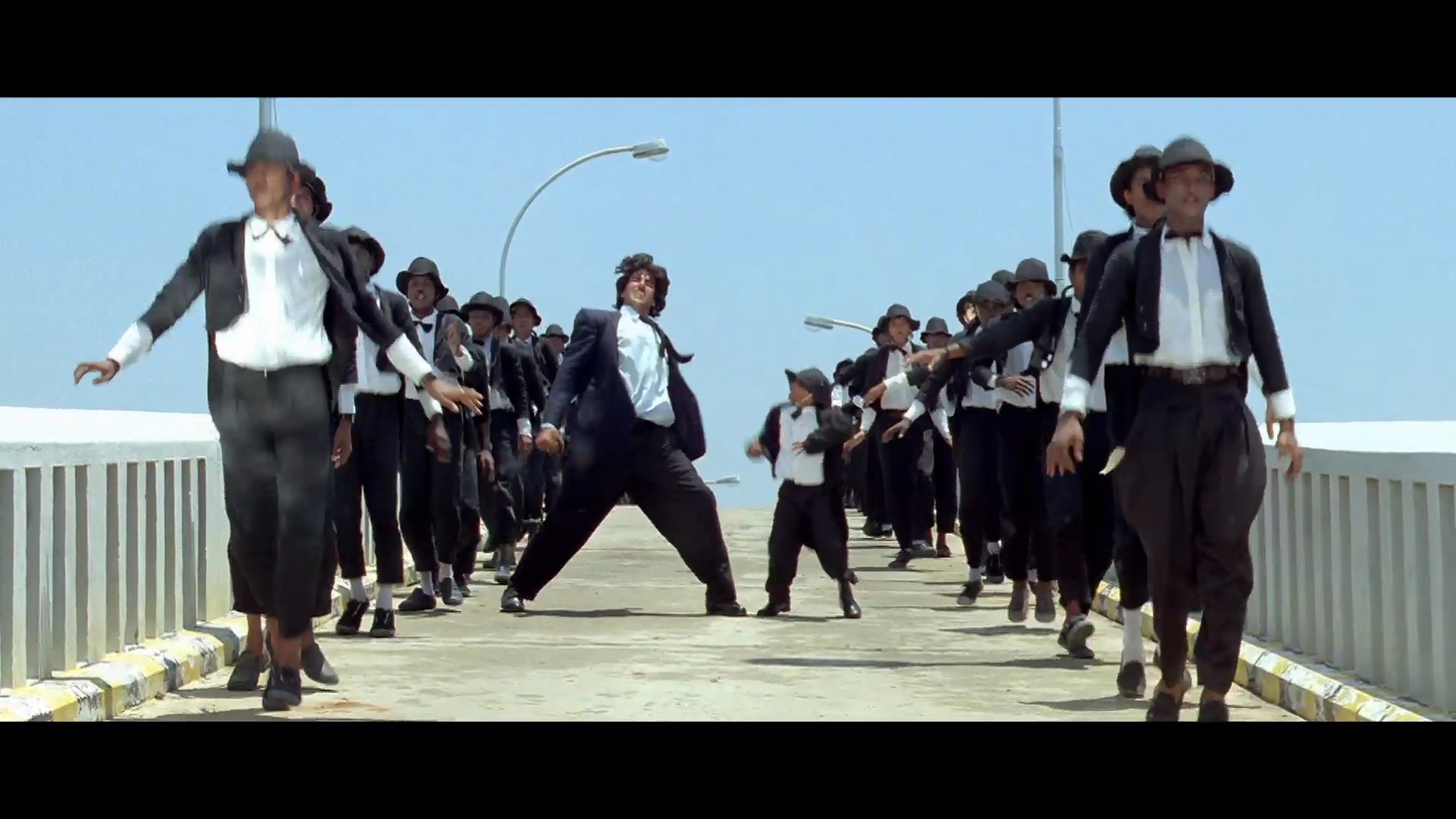 1997 - Insaaf -4- Ding a Dong Rapappo_1080p_sub.mkv1486.jpg