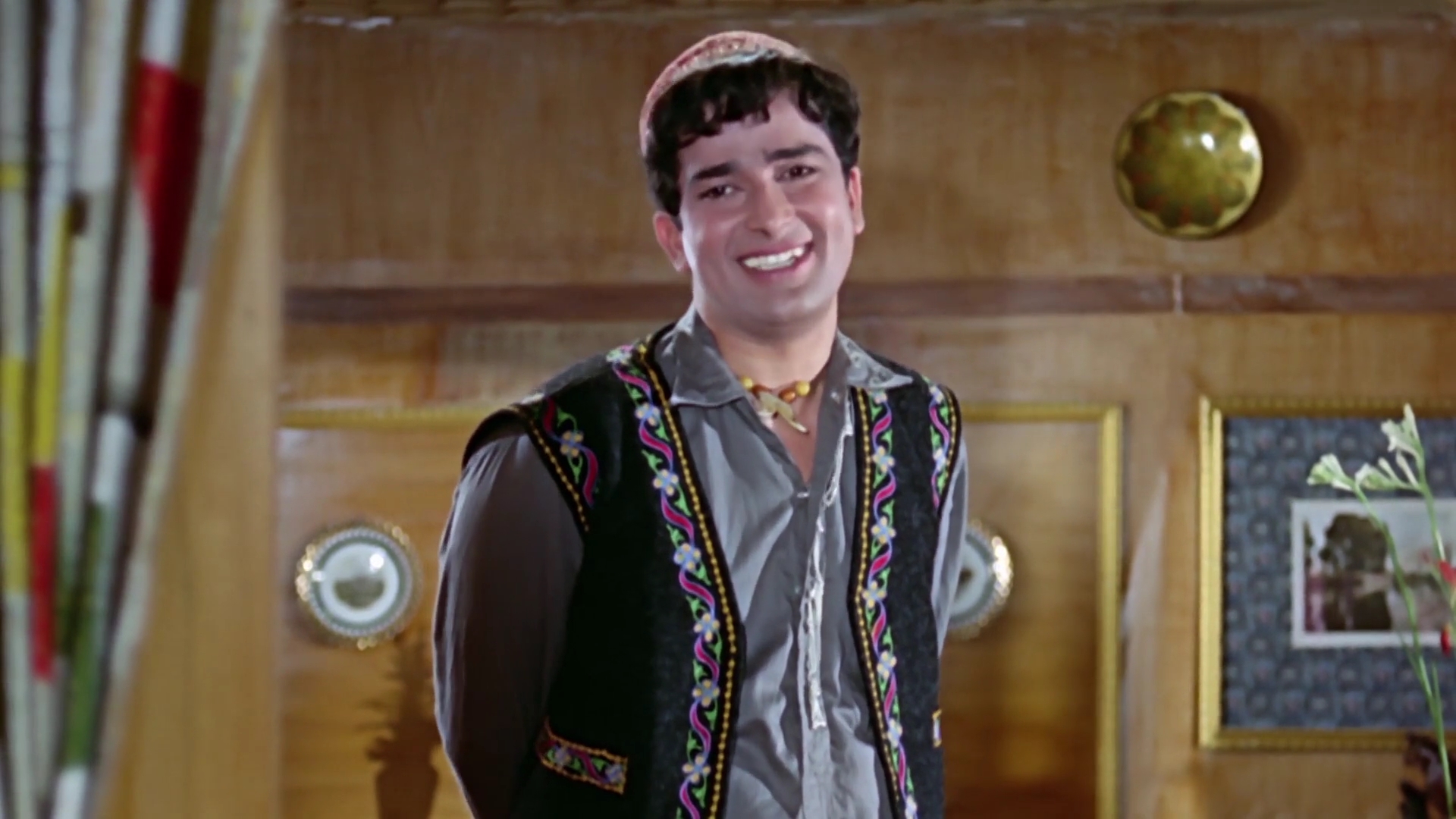 Jab.Jab.Phool.Khile.1965.WEBHDRip.1080p.AVC[(053377)18-38-00].JPG