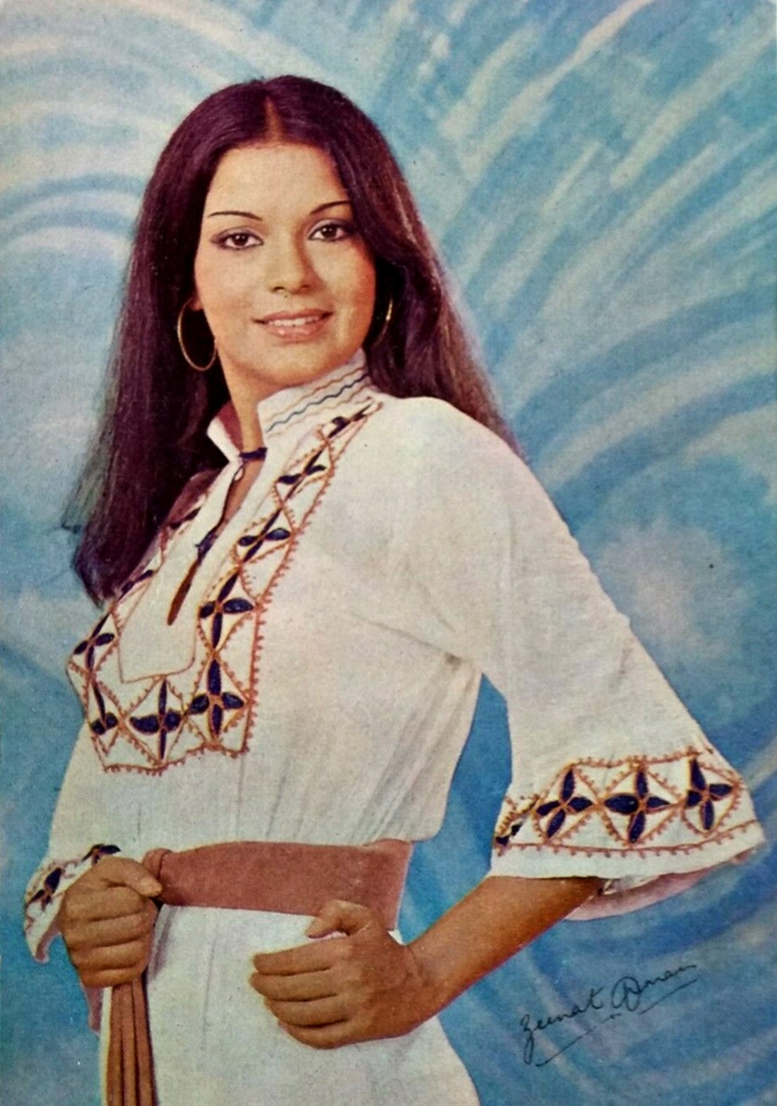 Bollywood-actress-Zeenat-Aman-Rare-postcard (1).jpg