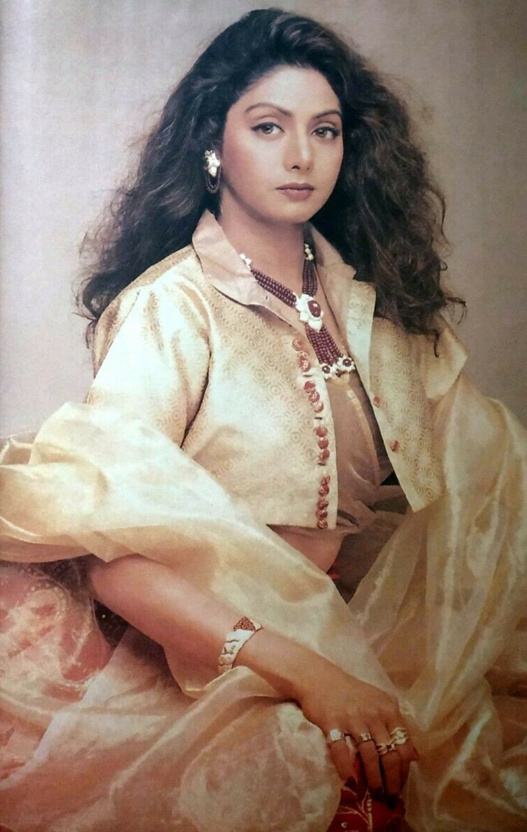 Cineblitz-Nov-1996-Sridevi-Manisha-Urmila-Akshay-Kajol-_57 (2).jpg