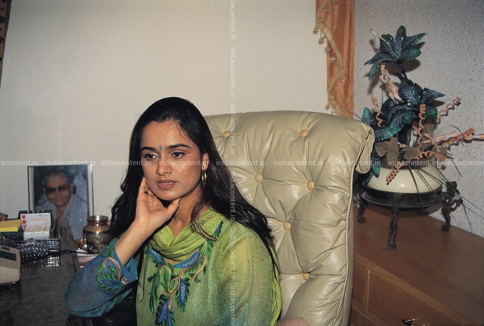 659-indian-actress-padmini-kolhapure-addressing-media-in-image-88005500_20181218_138.jpg
