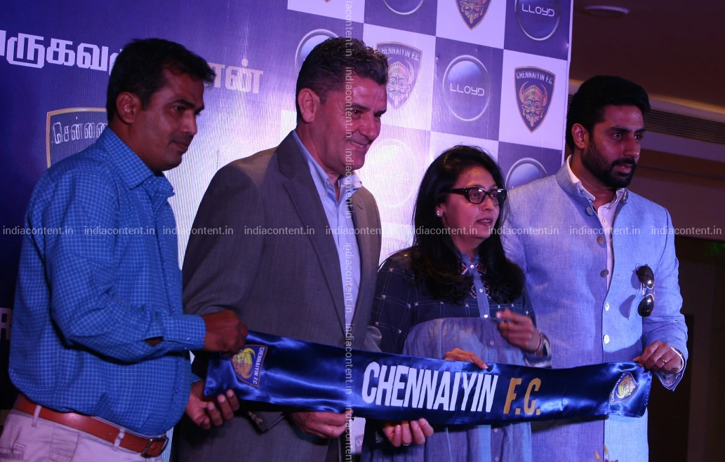 659-isl-team-chennaiyin-fc-s-new-coach-john-gregory--second-from-left--image-Chennaiyin_FC_new_coach_with_Abhishek_Bachchan__3_.webp
