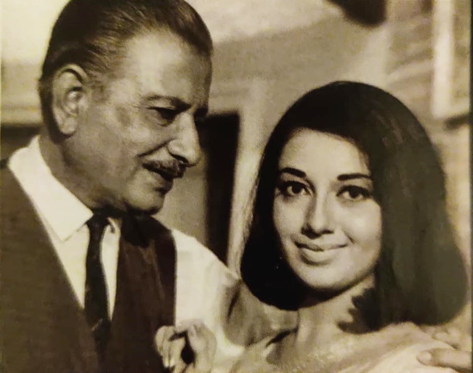 Babita with her late father Haridas Shivdasani.jpg