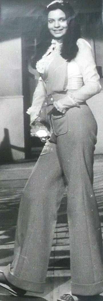 ZEENAT-AMAN-8pc-Bollywood-India-Vintage-Movie-_57 (1).jpg