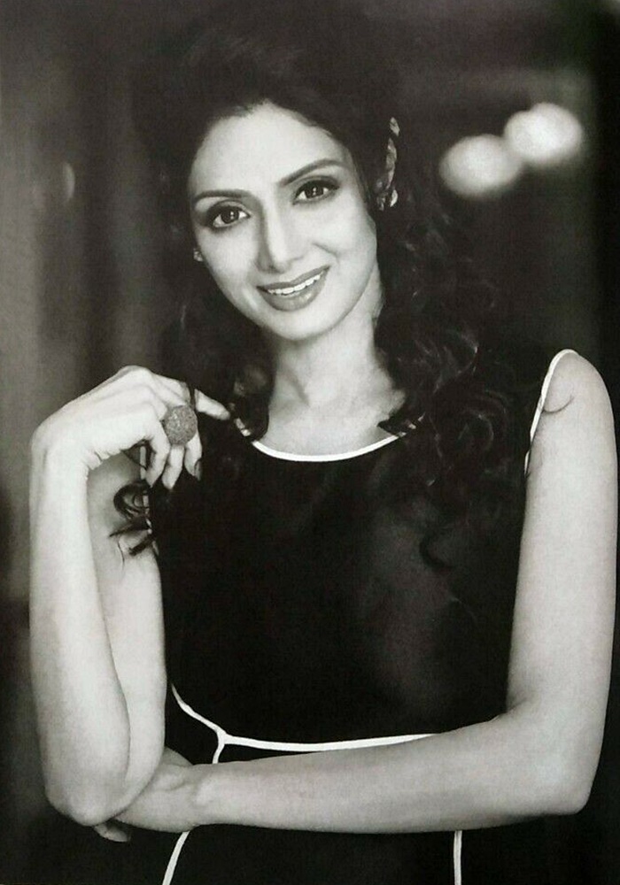 People-31-May-2013-Deepika-Padukone-Zeenat-Aman-_57 (1).jpg