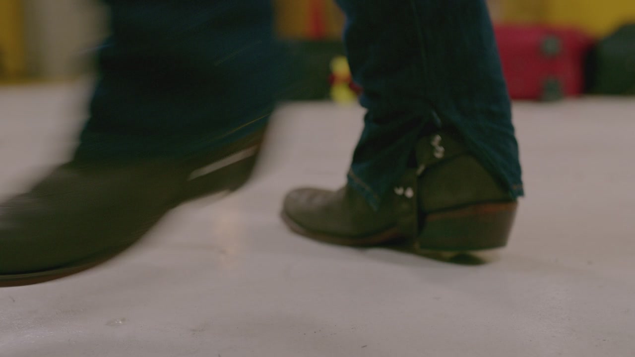 Almost.Paradise.S01E02.Its.Personal.720p.AMZN.WEB-DL.DDP5.1.H.264-NTb.mkv1121.jpg