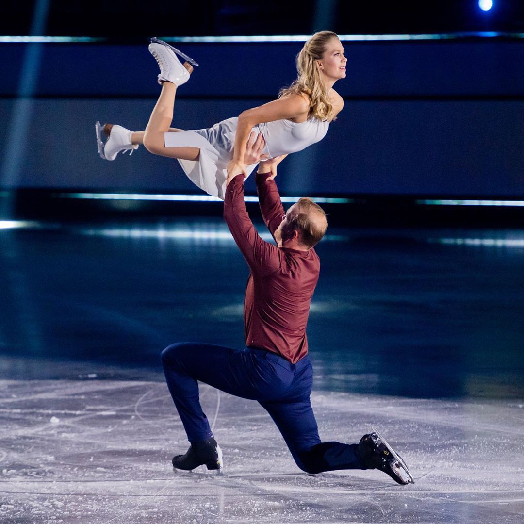 Bryan bickell amanda caskenette