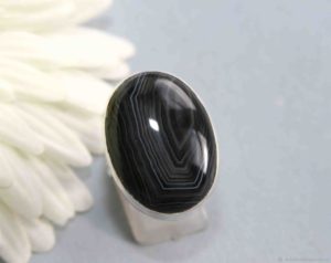 Черный агат камень: свойства и кому подходит