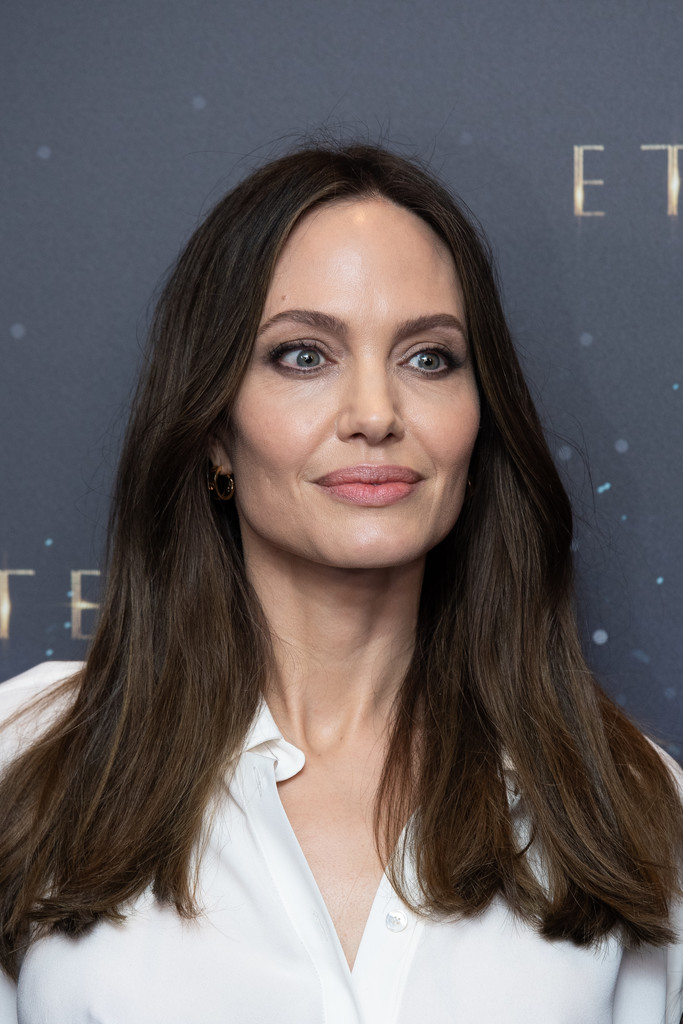 angelina-jolie-uk-gala-screening-of-eternals-271021_Kosty555info_34.jpg