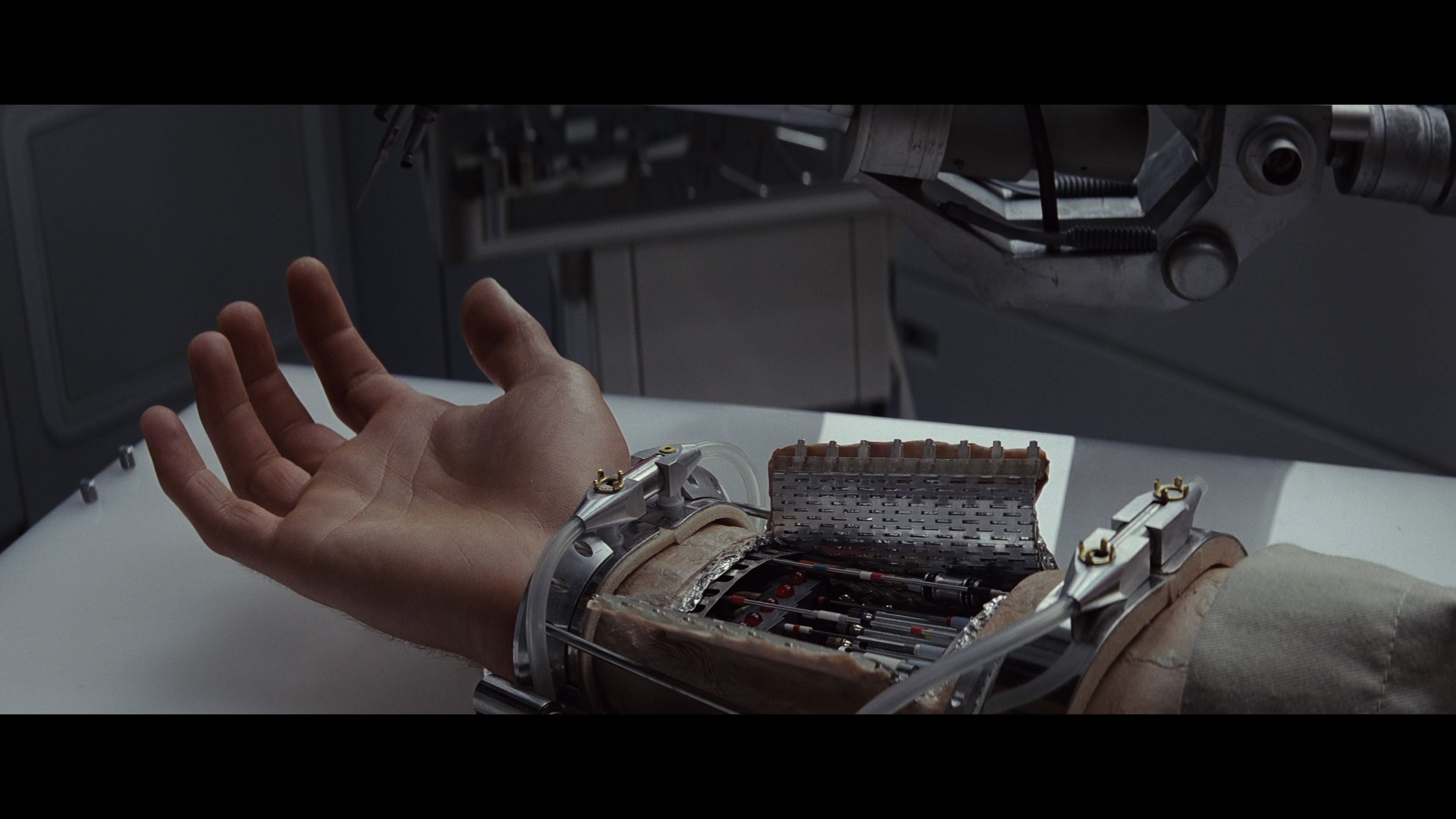 Star.Wars.Episode.V.The.Empire.Strikes.Back.1980.2160p.UHD.BDRemux.HDR.DV.Hybrid.TrueHD7.1-DVT.mkv_20211101_135803.958.jpg