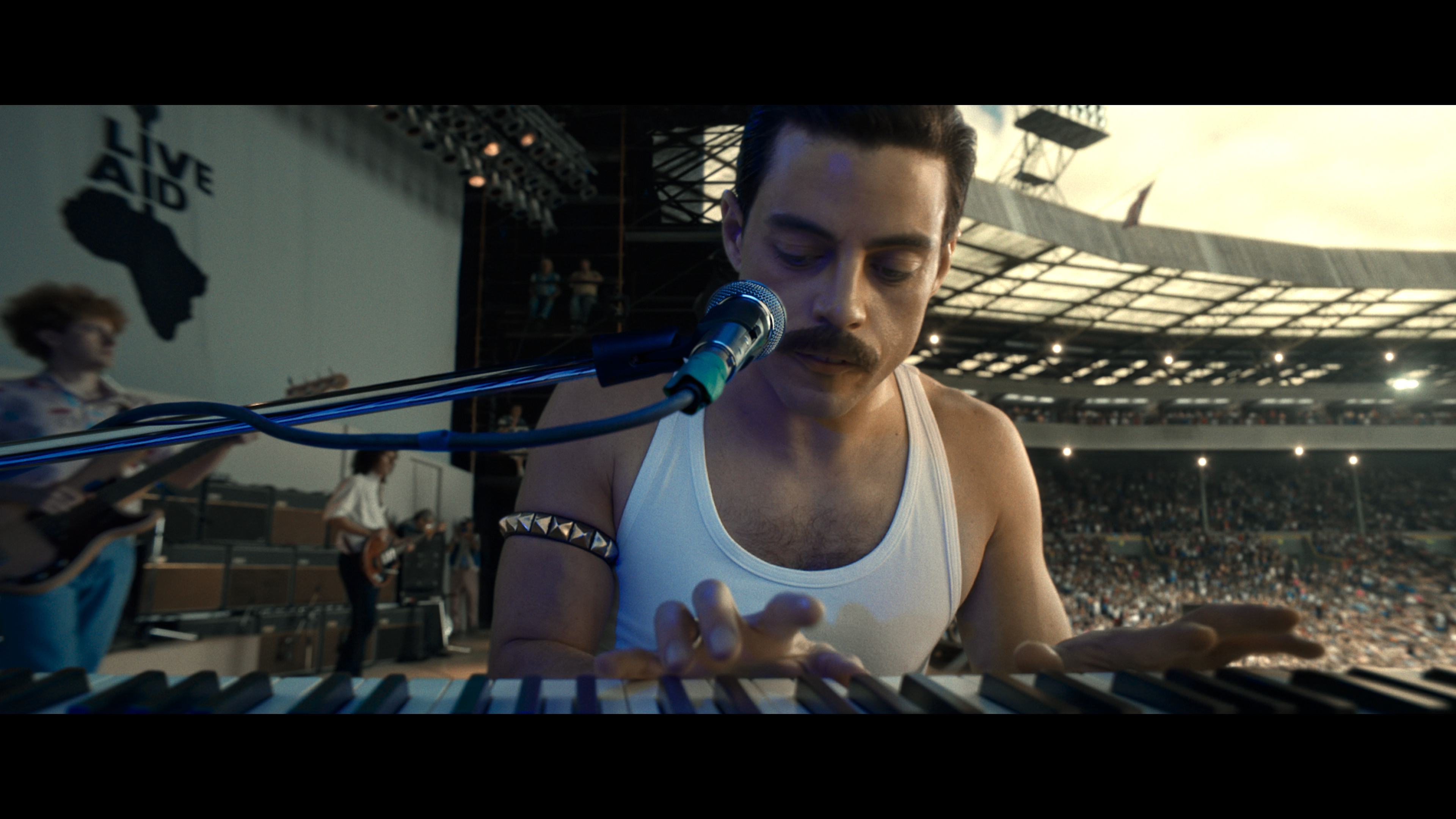Bohemian.Rhapsody.2018.2160p.UHD.BDRemux.TrueHD.Atmos.7.1.HDR10+.DoVi.P8.by.DVT.mkv_20220103_113727.096.jpg