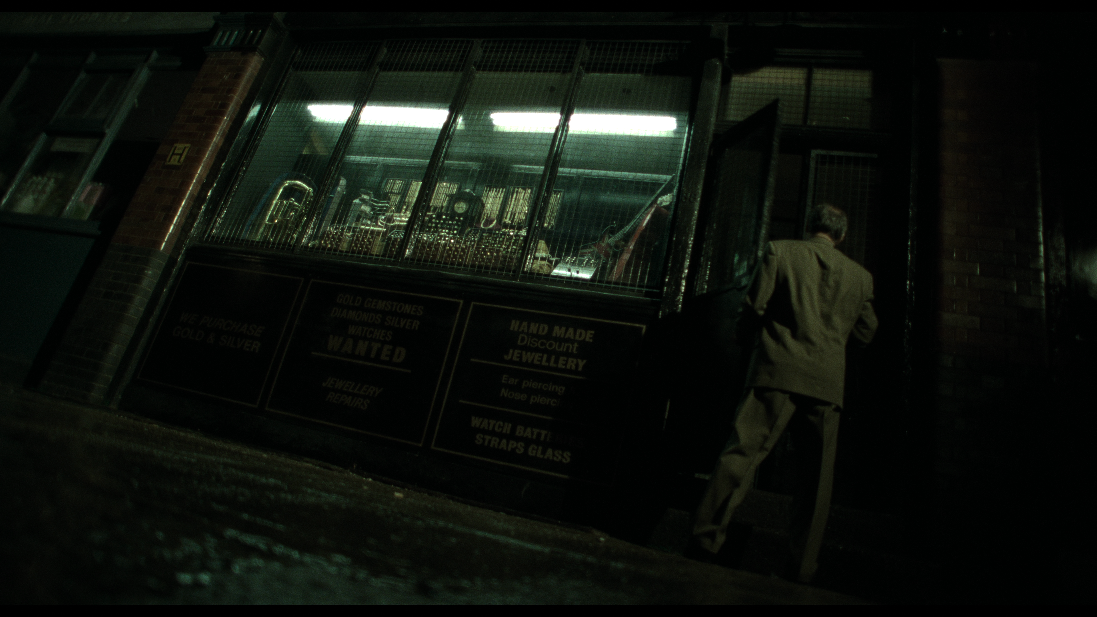 Snatch.2000.UHD.2160p.BDRemux.TrueHD.7.1.Atmos.HDR10Plus.DoVi.Hybrid.P8.by.DVT.mkv_20220117_175318.894.png