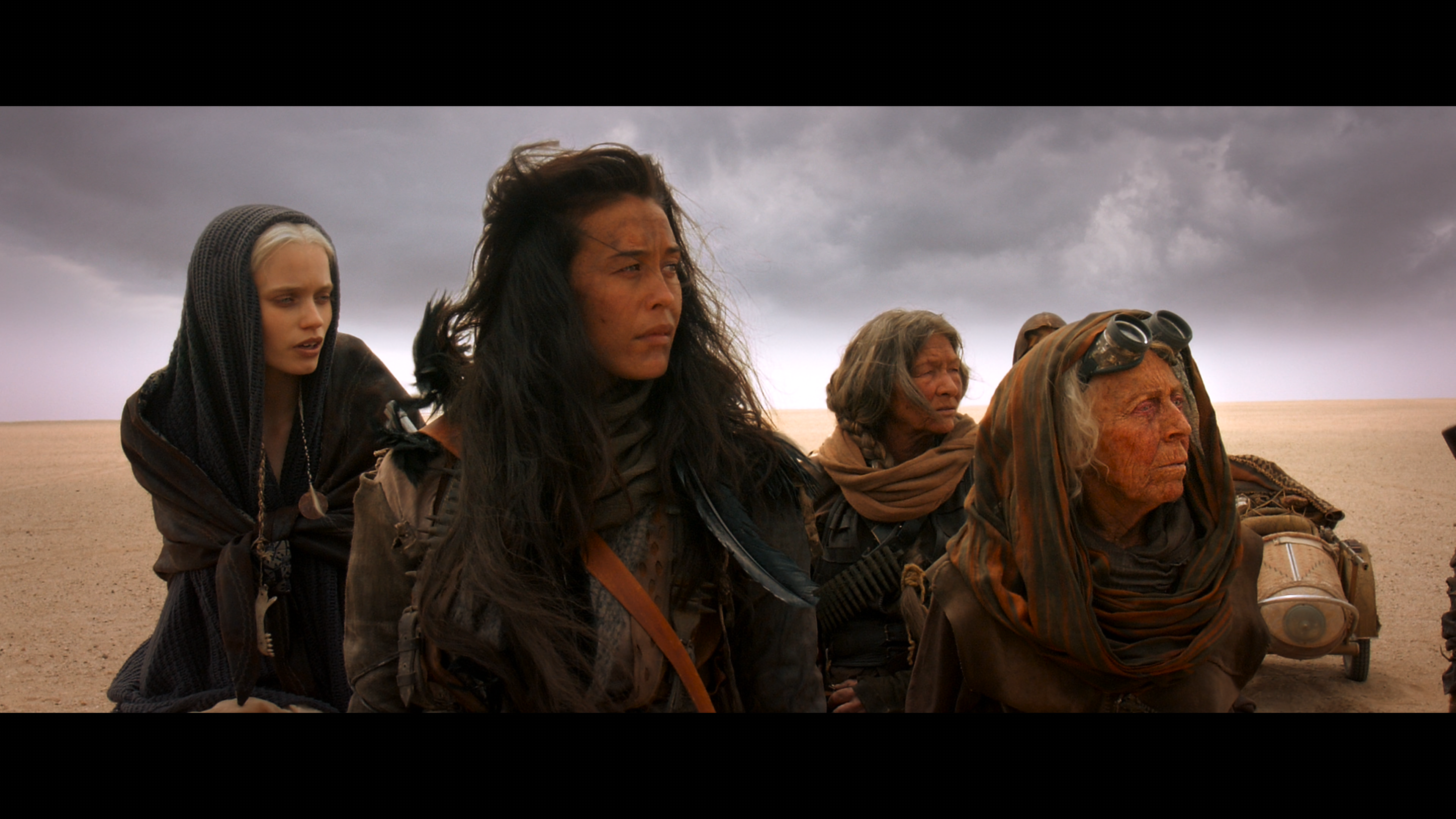 Mad.Max.Fury.Road.2015.2160p.UHD.BDRemux.HDR.DoVi.P8.Hybrid.by.DVT.mkv_snapshot_01.27.11_[2022.03.09_18.09.05].png