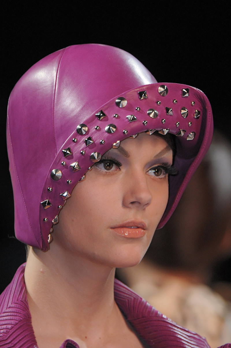 christian-dior-fall-2008-couture-details-00340h-martha-streck.jpg
