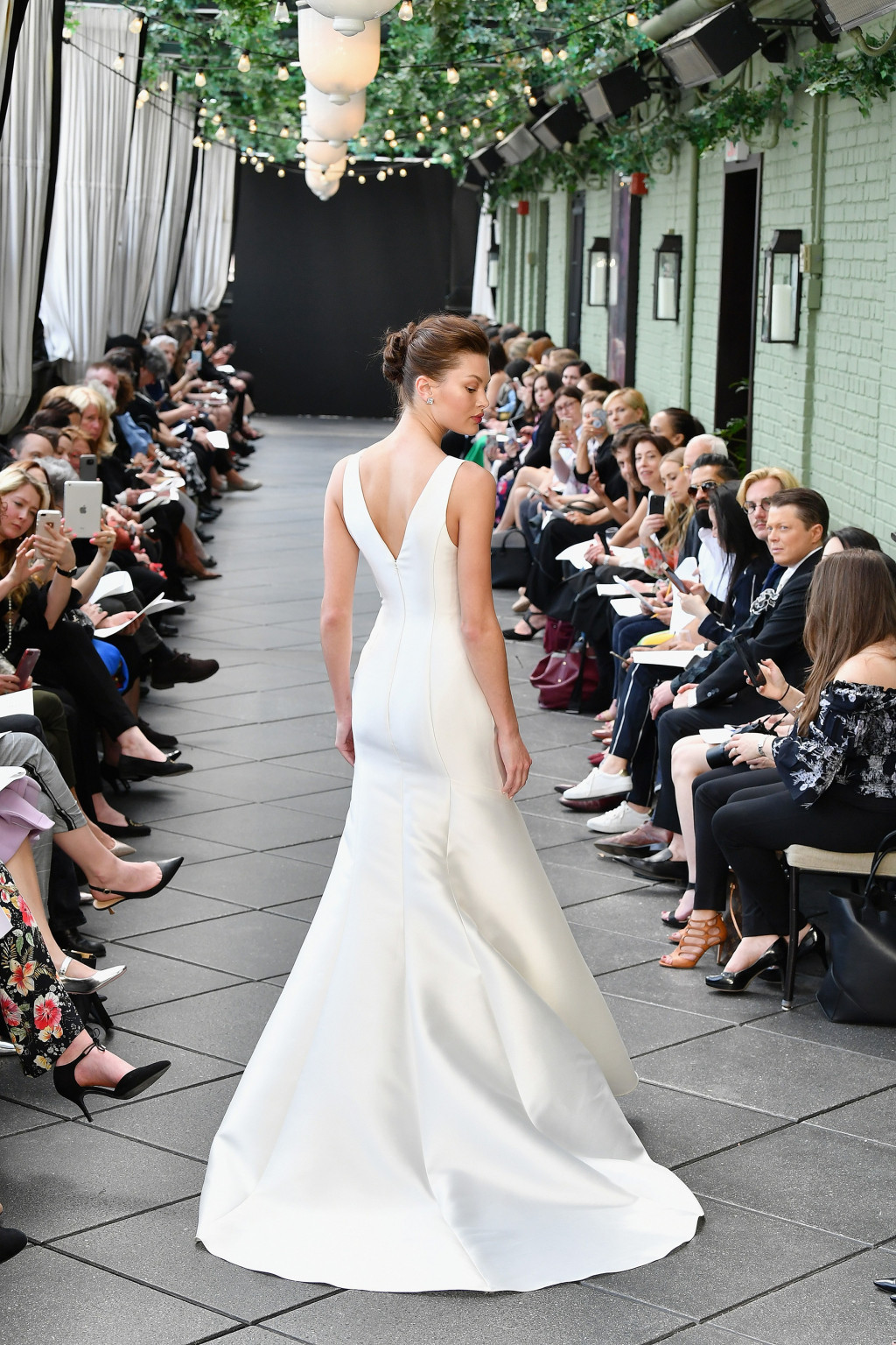 945919040-amsale-bridal-spring-2019-vogue-pr.jpg
