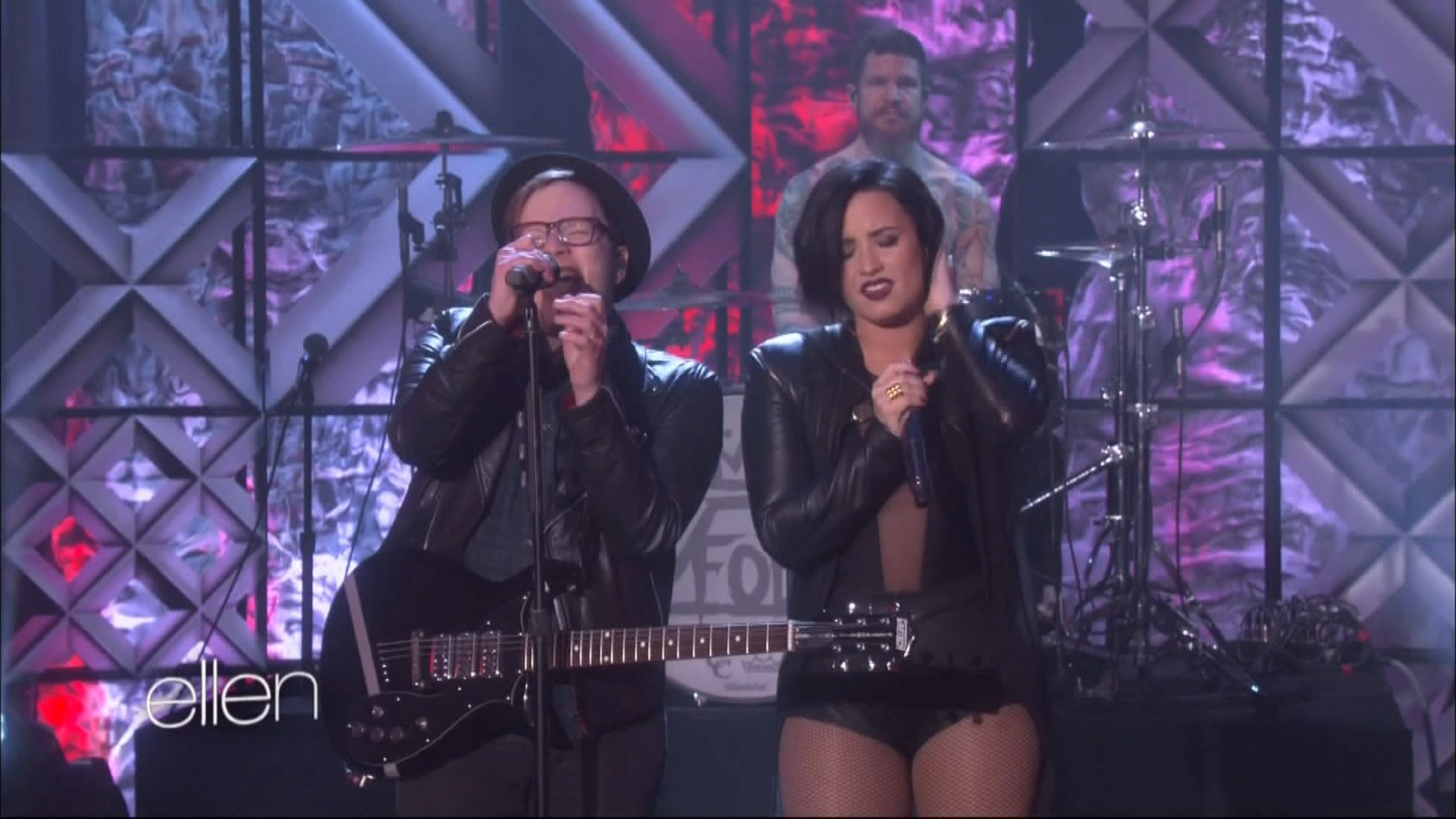 Fall Out Boy and Demi Lovato - Irresistible (The Ellen Degeneres Show) 2016.mkv_20220508_131223.777.png