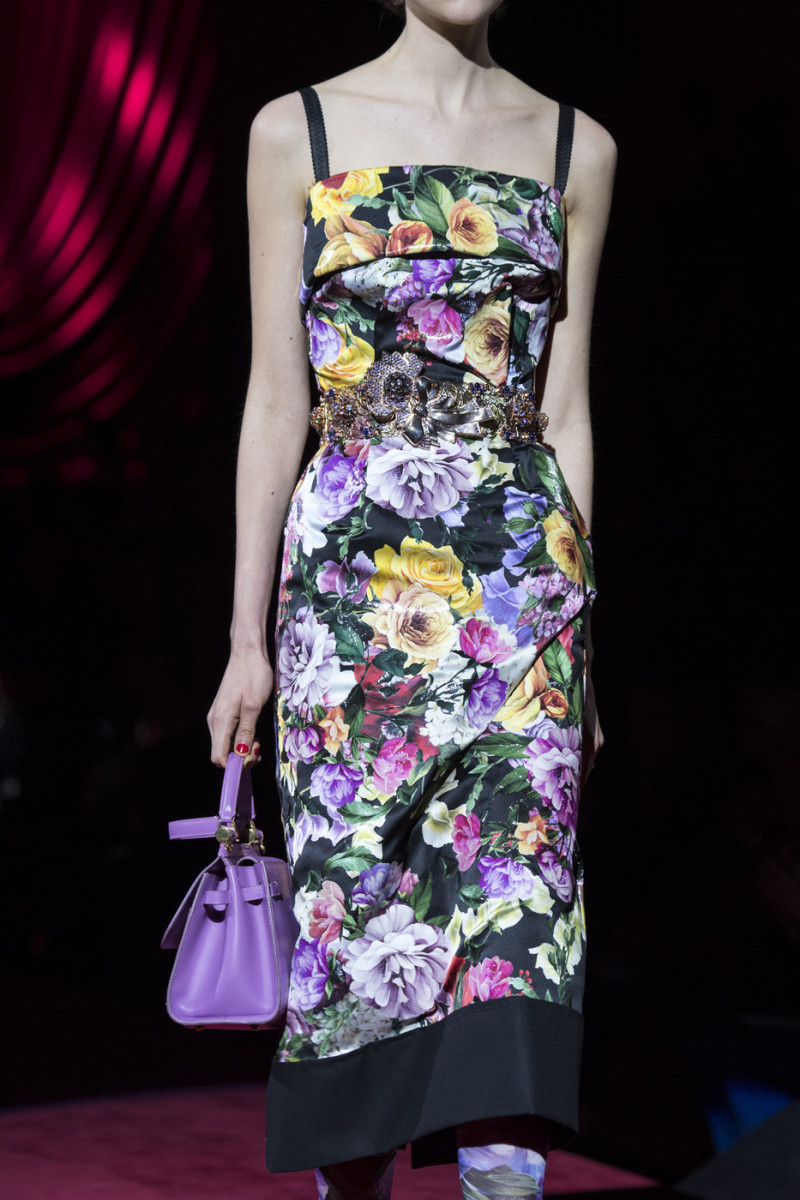 Dolce+Gabbana+Fall+2019+Details+MjXouqk4_3Nx.jpg