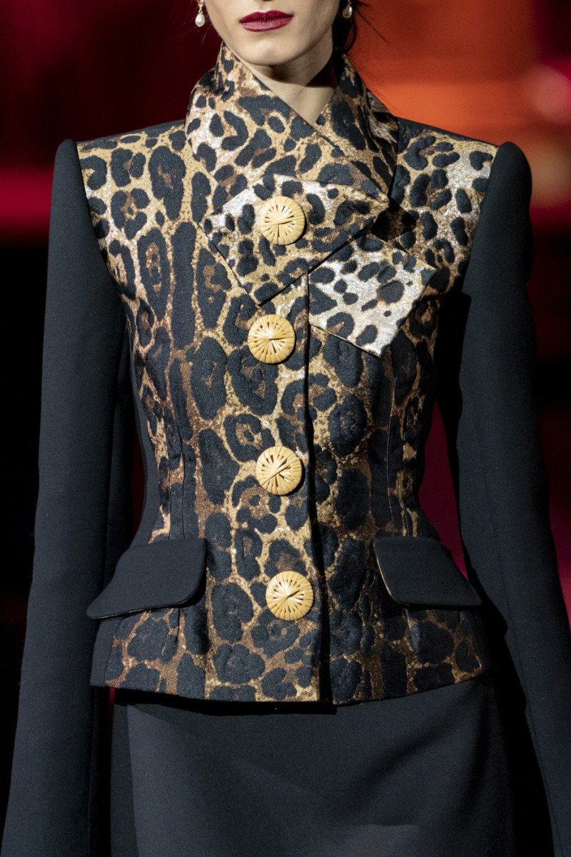 Dolce+Gabbana+Fall+2019+Details+UbRS0AtwZV8x.jpg