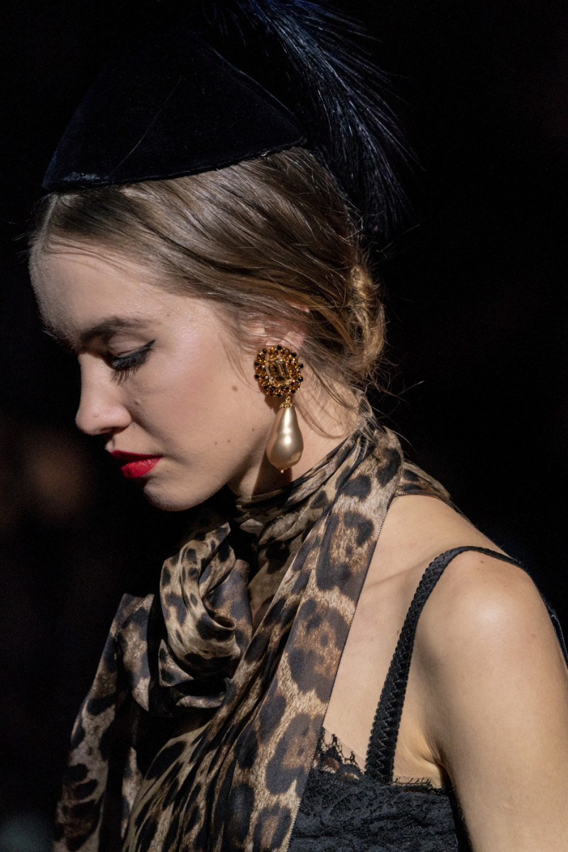Dolce+Gabbana+Fall+2019+Details+p6VT9VSWUX9x.jpg