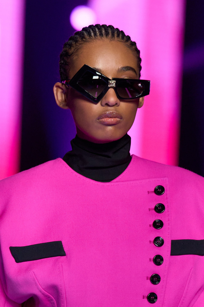 00033-dolce-and-gabbana-fall-2022-ready-to-wear-milan-details-credit-gorunway.jpg