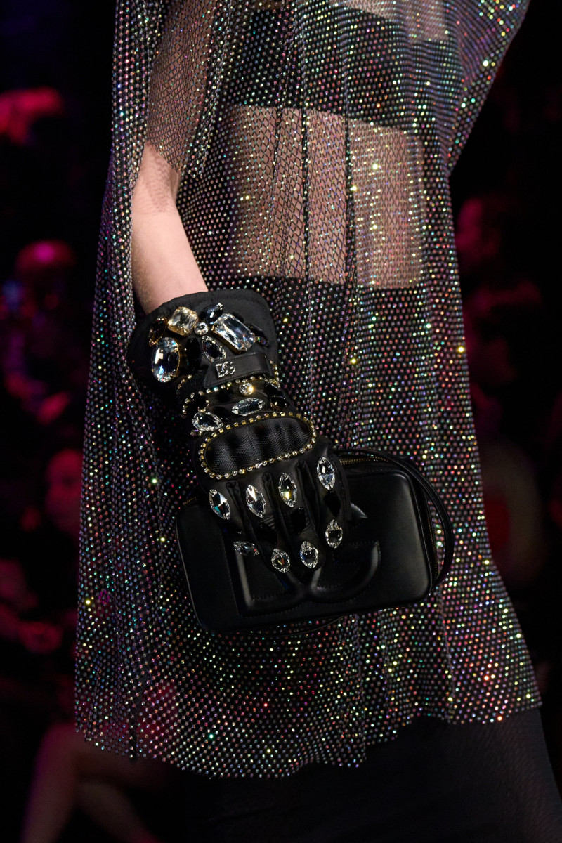 00099-dolce-and-gabbana-fall-2022-ready-to-wear-milan-details-credit-gorunway.jpg