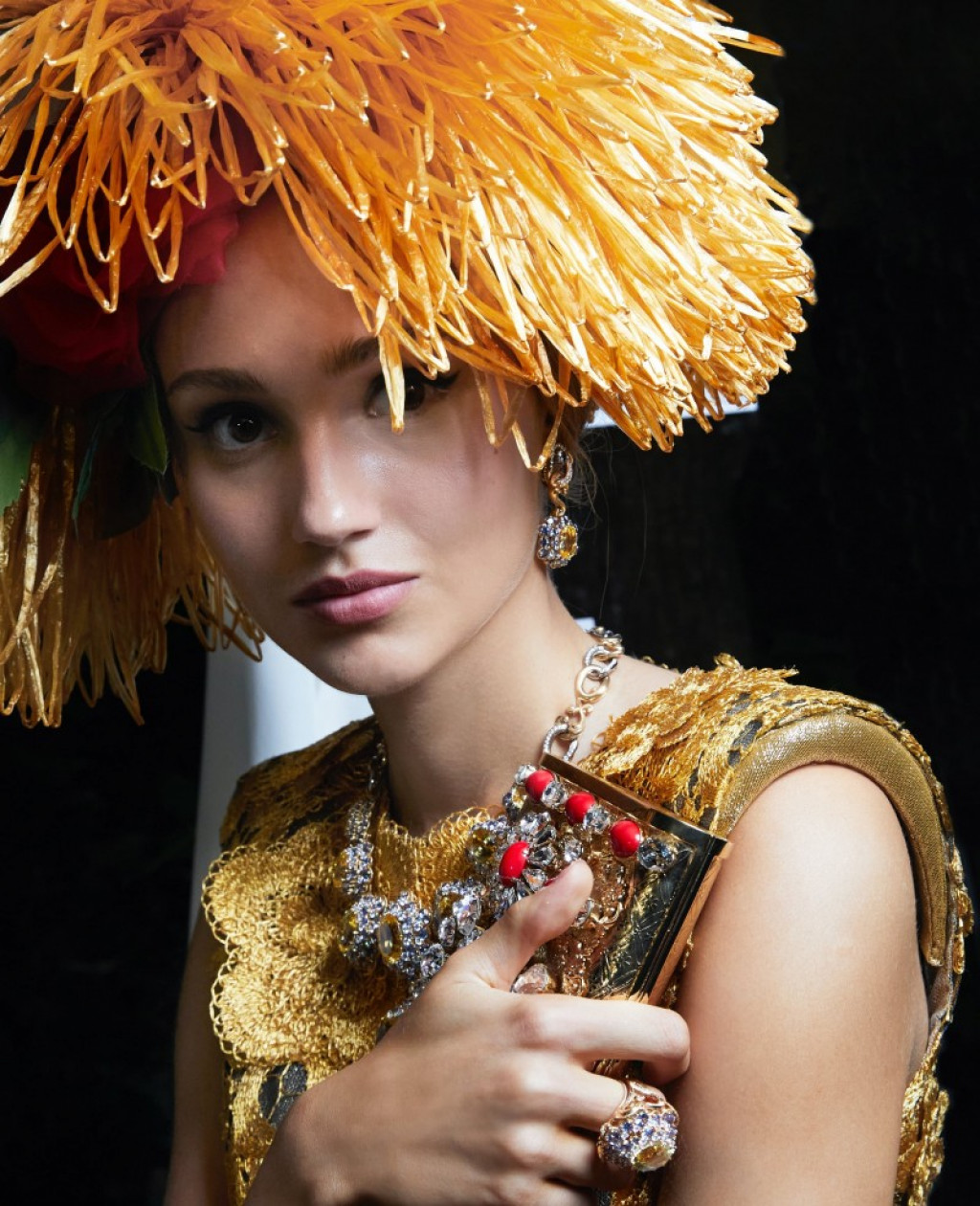 dolce-and-gabbana-firenze-2020-alta-gioielleria-woman-02-800x984.jpg