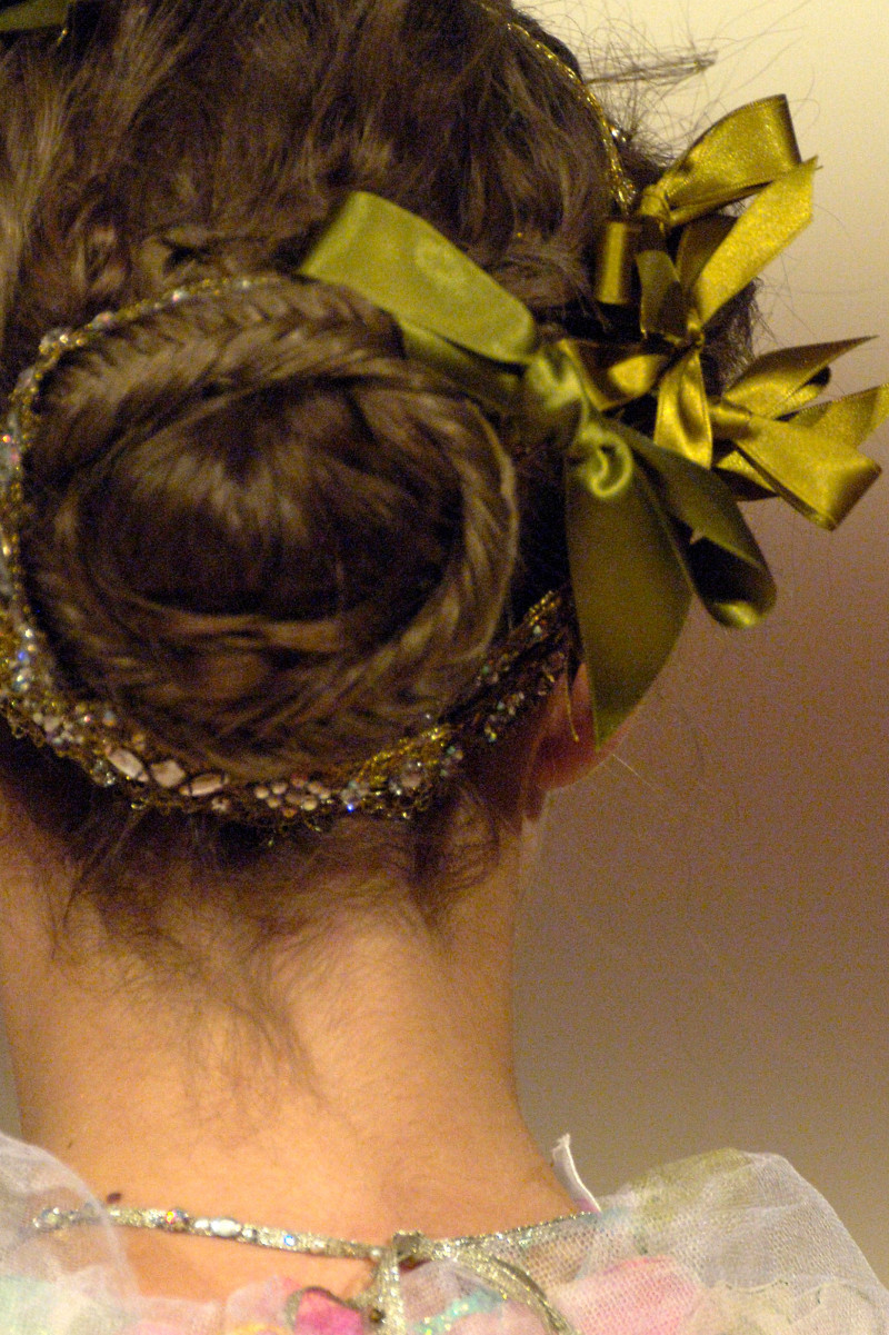 00440h-christian-lacroix-spring-2006-couture-details.jpg