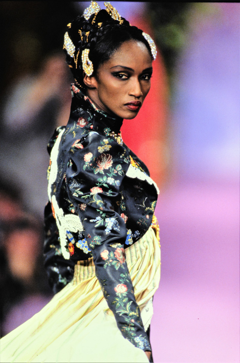 048-christian-lacroix-spring-1994-couture-CN10056721.jpg