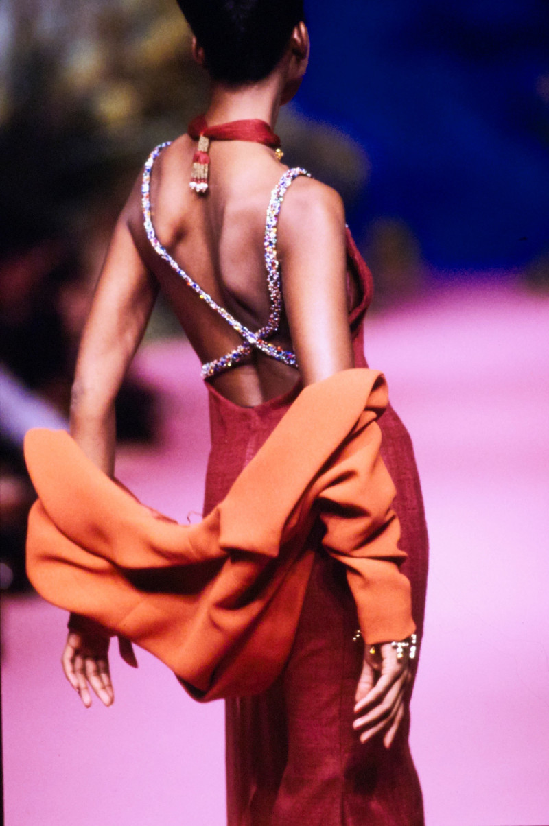 040-christian-lacroix-spring-1988-couture-details-CN10053760.jpg