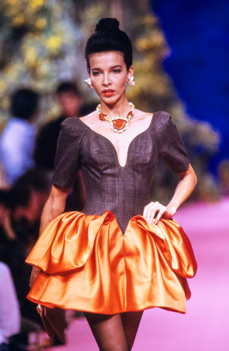 037-christian-lacroix-spring-1988-couture-details-CN10053754-dalma-collado.jpg