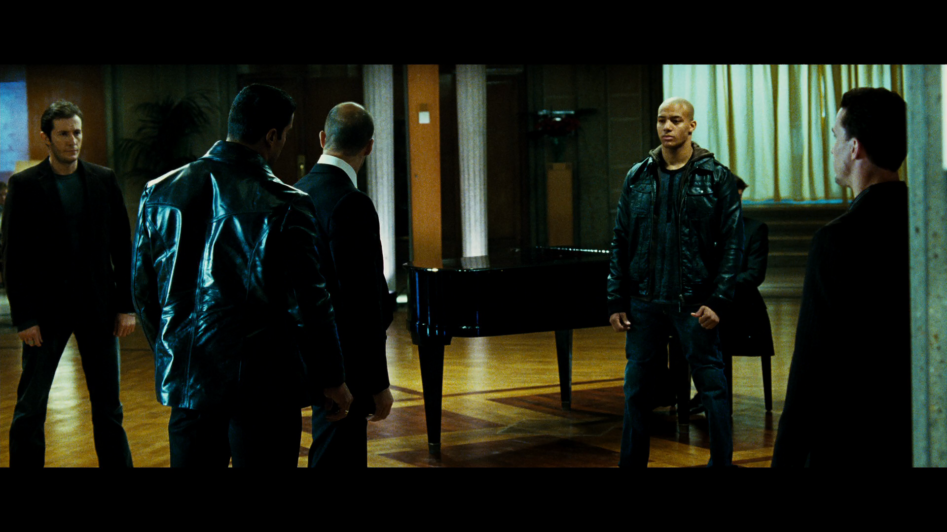 Transporter 3.2008.BD.Remux.1080p.h264.Rus.Eng.Commentary.mkv_snapshot_00.12.44_[2022.06.02_11.04.19].png