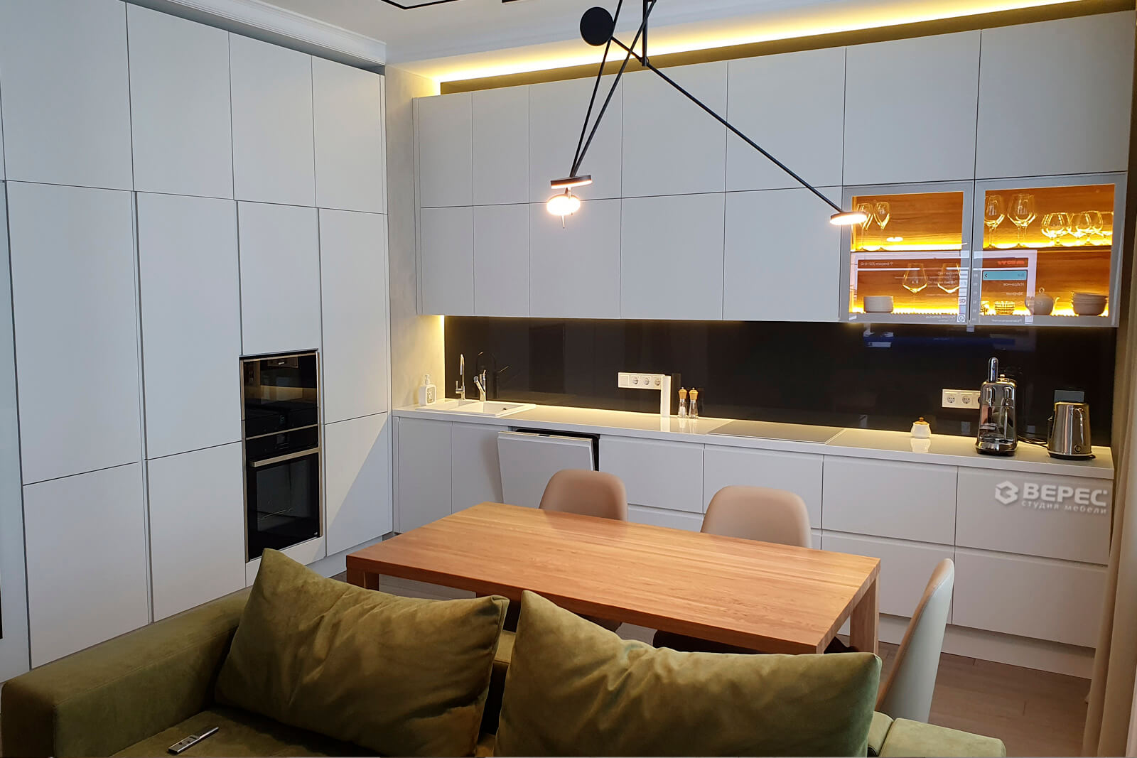 кухня-со-столешницей-из-камня верес.jpg кухня с каменной столешницей