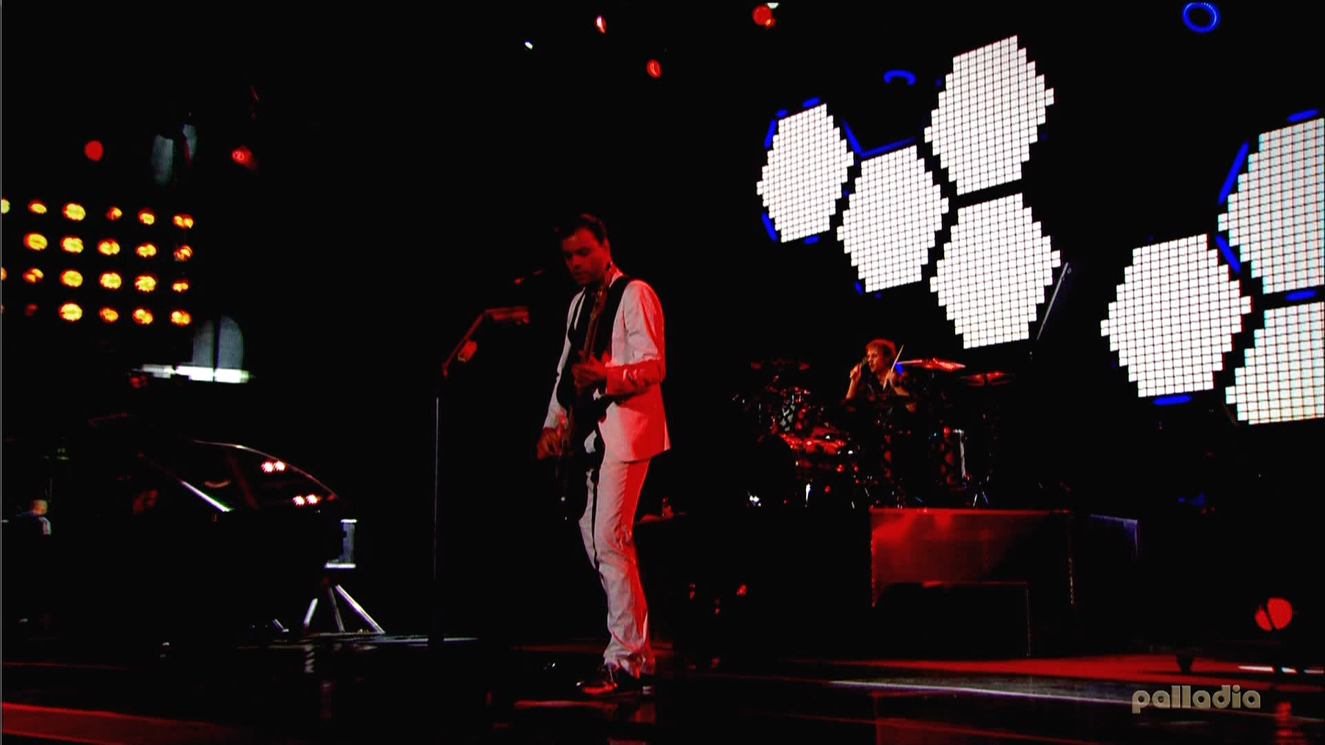 MUSE - Rock Am Ring 2010 (MTV World Stage) - PLDHD [1080i].ts_20220722_170642.104.png