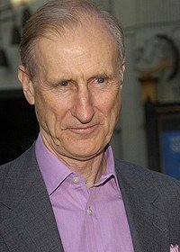 Джеймс Кромуэлл