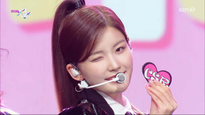 CSR - Loveticon (Music Bank 2022.11.18).png